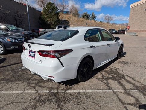 Used 2022 Toyota Camry SE w/ Carpet Mat Package (TMS) image 5