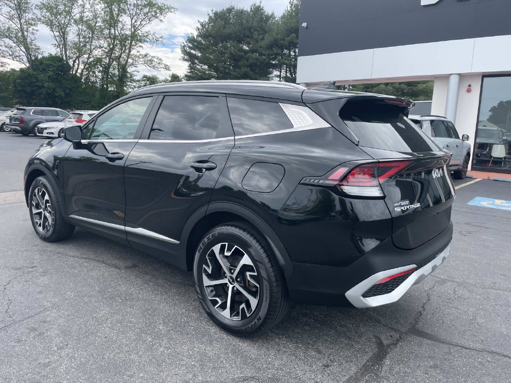 Used 2023 Kia Sportage EX AWD/4WD image 3