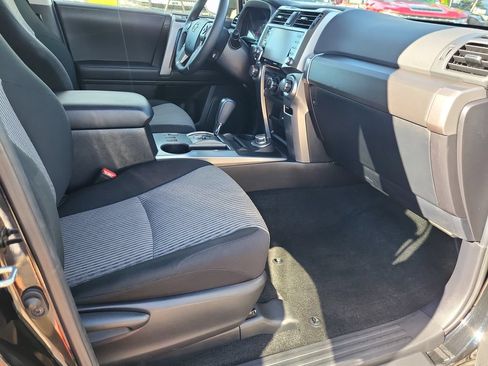 Used 2022 Toyota 4Runner SR5 AWD/4WD image 20