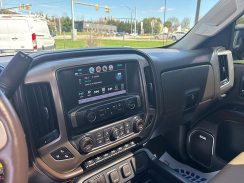 Used 2018 GMC Sierra 1500 Denali w/ Denali Ultimate Package AWD/4WD image 17