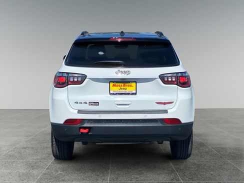 Used 2024 Jeep Compass Trailhawk AWD/4WD image 4