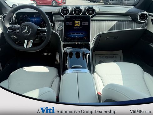 Used 2025 Mercedes-Benz GLC 300 4MATIC image 2