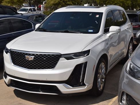 Used 2020 Cadillac XT6 Premium Luxury FWD image 2