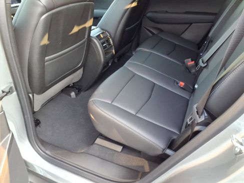 New 2025 Cadillac XT5 Luxury image 7