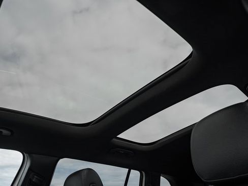 Certified 2024 Mercedes-Benz GLB 250 4MATIC w/ Winter Heating Package image 32