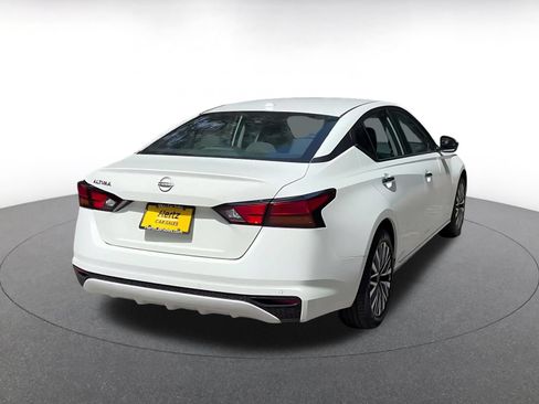 Used 2025 Nissan Altima 2.5 SV FWD image 14