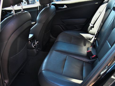 Used 2019 Kia Stinger RWD image 37
