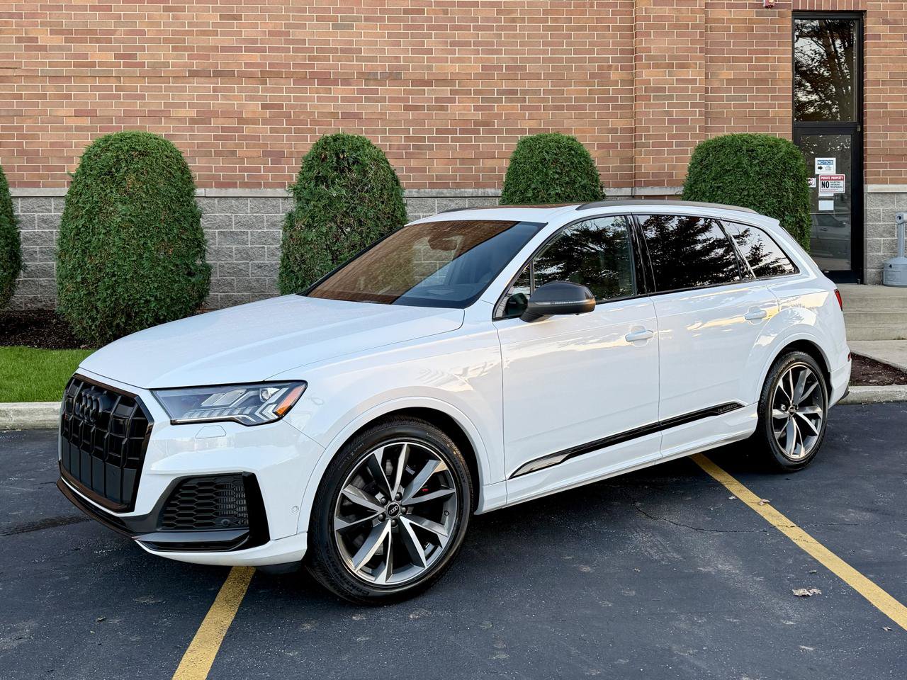 Used 2023 Audi SQ7 Prestige AWD/4WD image 1