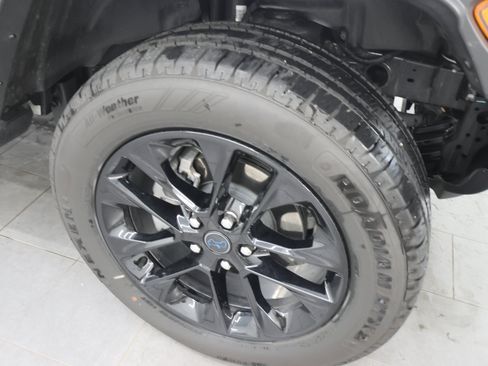 Used 2025 Jeep Wrangler Unlimited Sahara AWD/4WD image 3