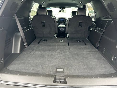 Used 2023 Chevrolet Traverse LT image 35