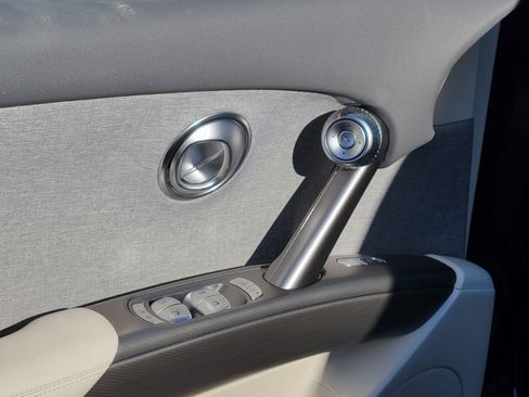 Used 2025 Genesis GV60 Advanced image 17