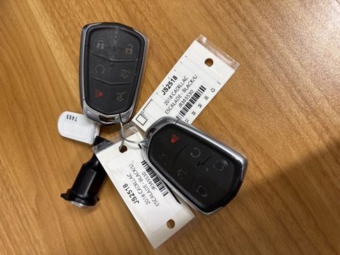 Used 2018 Cadillac Escalade Premium Luxury image 4