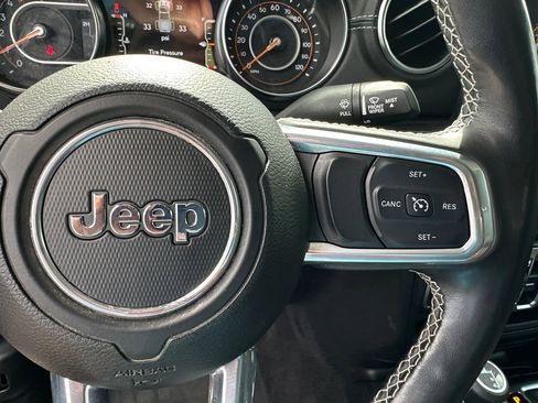 Used 2021 Jeep Gladiator Overland w/ Popular Equipment Package AWD/4WD image 26