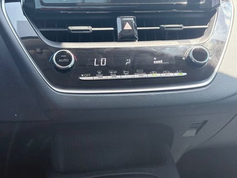 Used 2021 Toyota Corolla LE FWD image 11