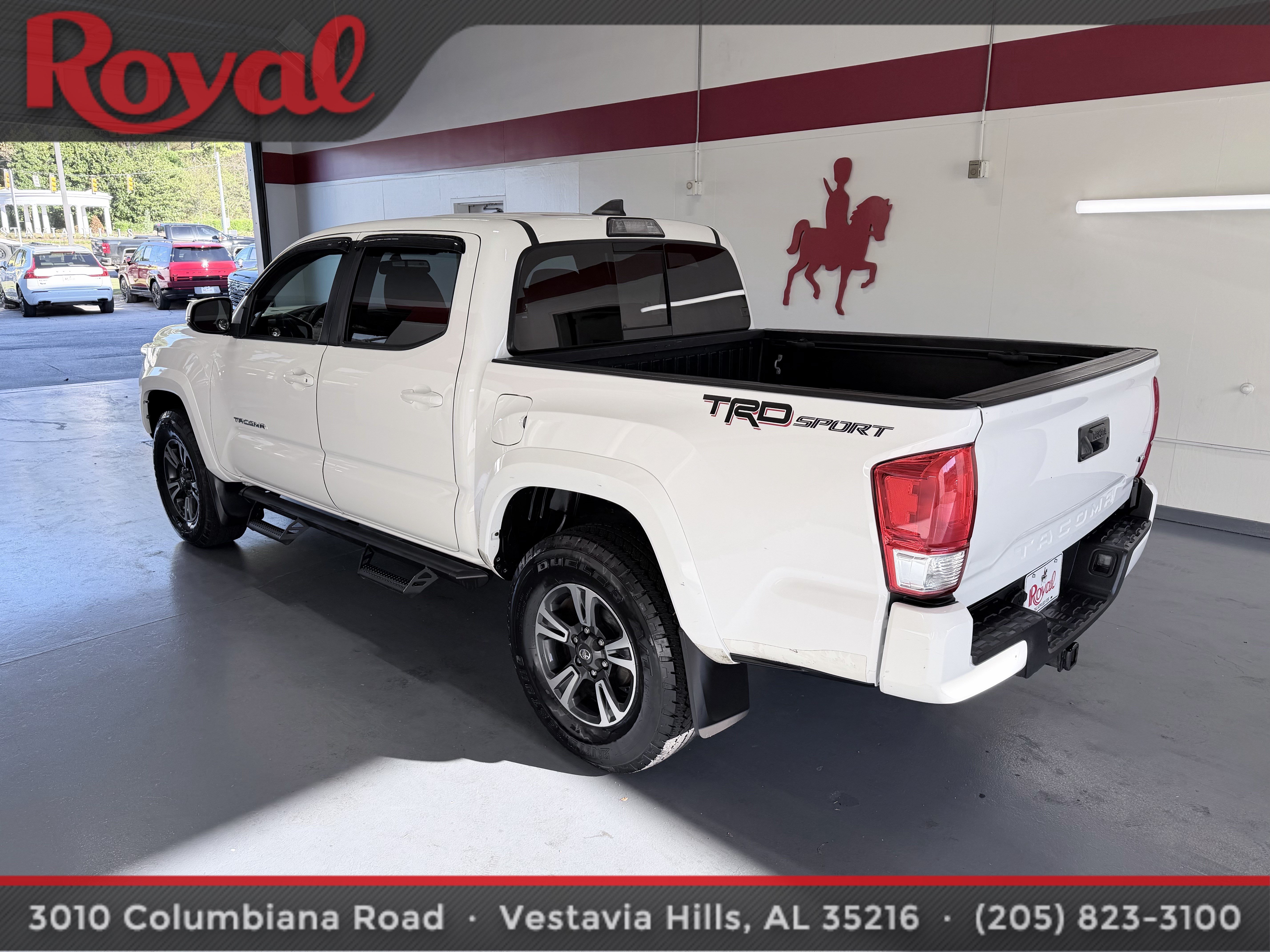 Used 2017 Toyota Tacoma TRD Sport w/ Tow Package RWD image 7