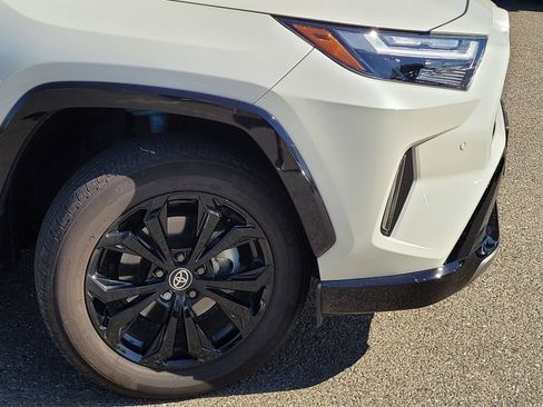 Used 2022 Toyota RAV4 XSE AWD/4WD image 3