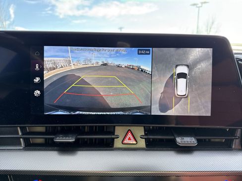 Used 2025 Kia Sportage SX image 17