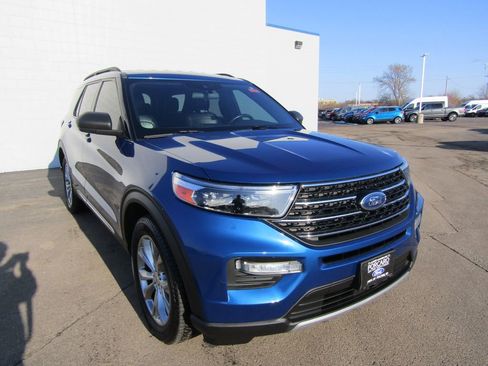 Used 2020 Ford Explorer XLT w/ Equipment Group 202A image 7