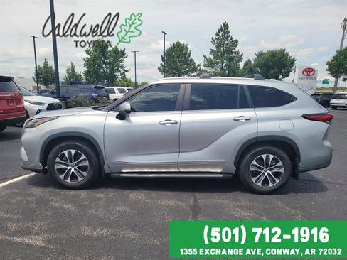 Used 2023 Toyota Highlander XLE FWD image 8