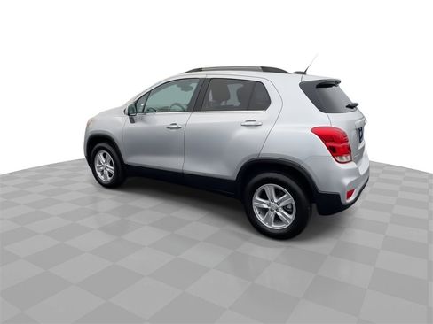 Used 2018 Chevrolet Trax LT w/ LT Convenience Package image 5
