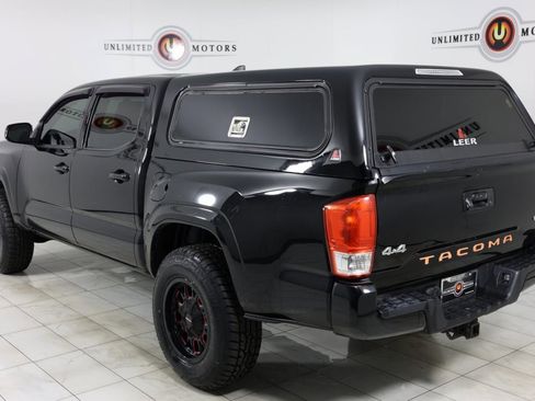 Used 2017 Toyota Tacoma SR image 4