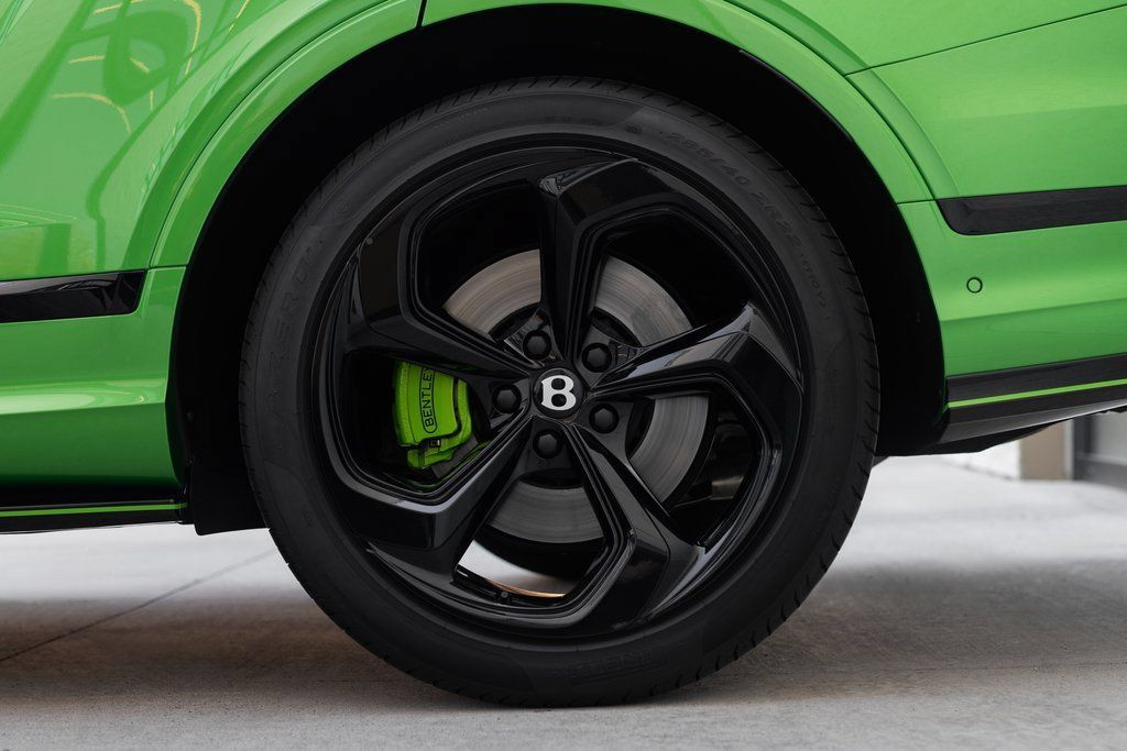 Used 2025 Bentley Bentayga AWD/4WD image 10