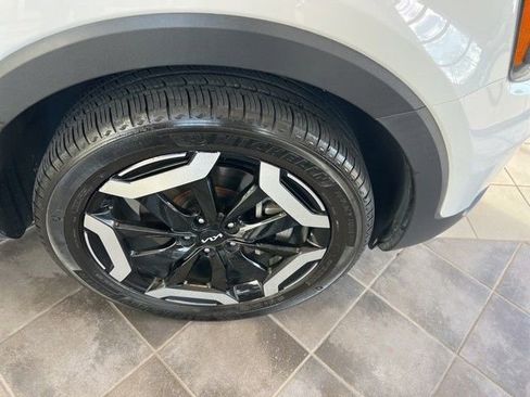 Used 2023 Kia Telluride EX w/ EX Captain's Chair Package image 40