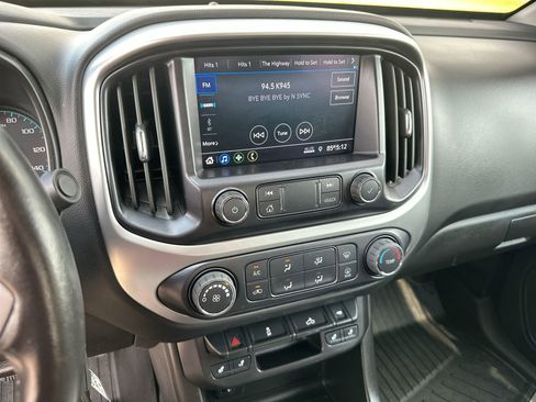 Used 2022 Chevrolet Colorado LT w/ LT Convenience Package image 12