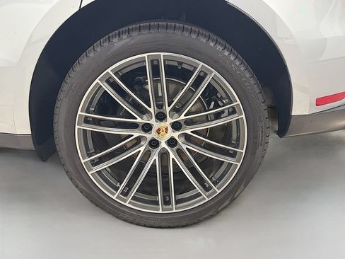 Used 2026 Porsche Macan AWD/4WD image 34