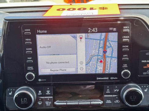 Used 2022 Toyota Highlander XLE FWD image 14