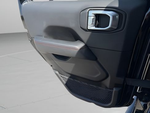 Used 2020 Jeep Wrangler Unlimited Rubicon w/ Uconnect 4C Nav & Sound Group AWD/4WD image 27