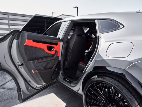 Used 2025 Lamborghini Urus Performante AWD/4WD image 27