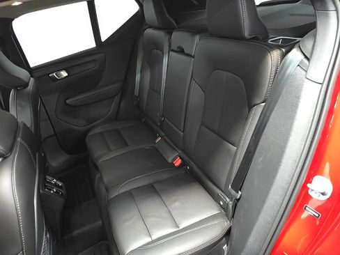 Used 2024 Volvo XC40 B5 Core image 32