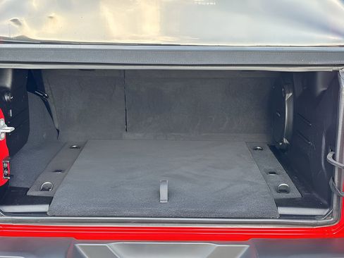 Used 2023 Jeep Wrangler Sahara image 8