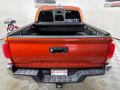 Used 2017 Toyota Tacoma SR5 w/ Tow Package image 4