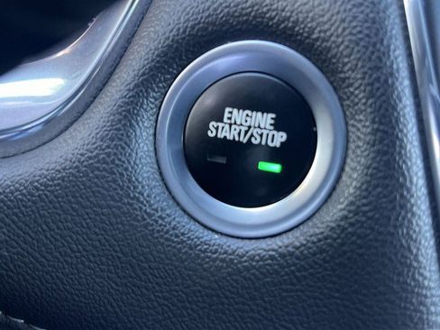 Used 2023 Chevrolet Traverse LT image 16