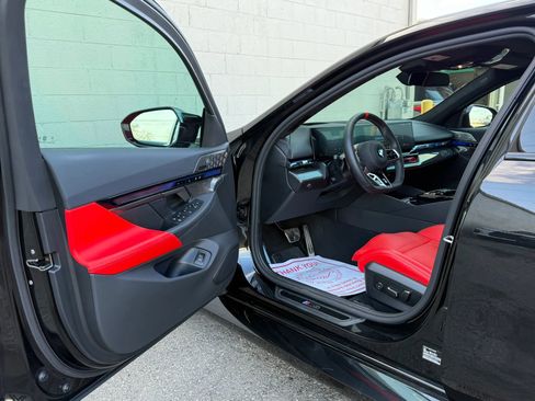Used 2025 BMW M5 Sedan 4D w/ Executive Package image 40