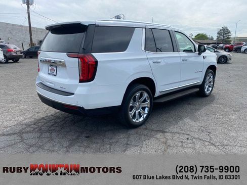 Used 2023 GMC Yukon SLT AWD/4WD image 7