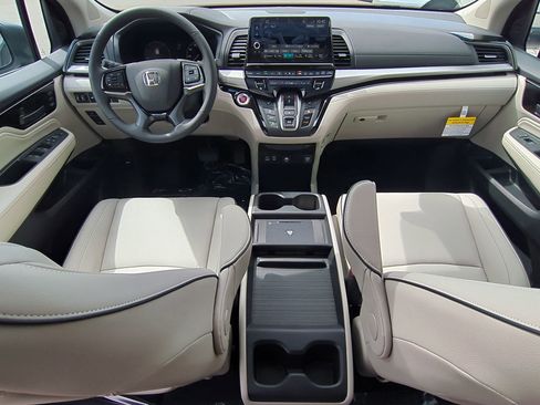 New 2026 Honda Odyssey Touring image 18