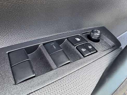 Used 2025 Toyota Corolla LE image 10