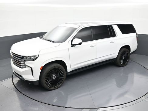 Used 2021 Chevrolet Suburban High Country w/ Premium Package 2 AWD/4WD image 12