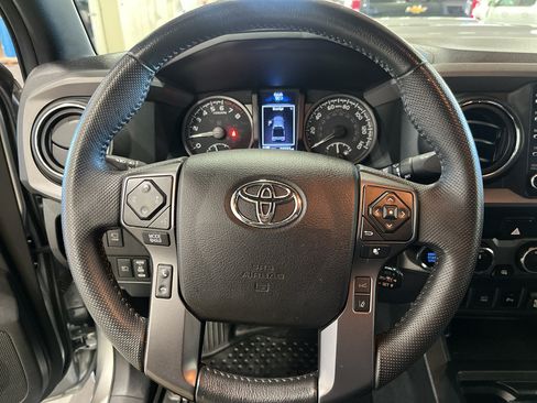 Used 2022 Toyota Tacoma TRD Sport w/ TRD Premium Sport Package AWD/4WD image 10