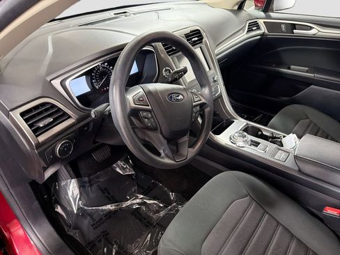 Used 2020 Ford Fusion SE FWD image 12