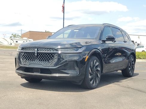 New 2026 Lincoln Nautilus Reserve AWD/4WD image 2