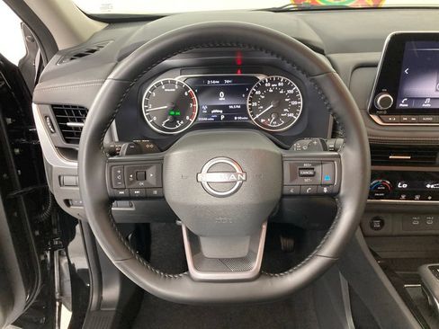 Used 2025 Nissan Rogue SV AWD/4WD image 9