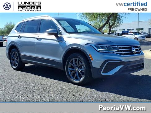 Certified 2024 Volkswagen Tiguan SE image 1