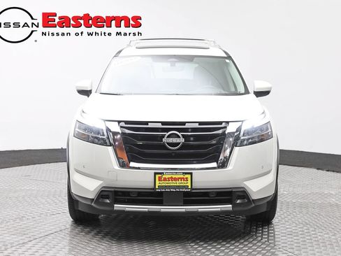 Used 2023 Nissan Pathfinder Platinum AWD/4WD image 2