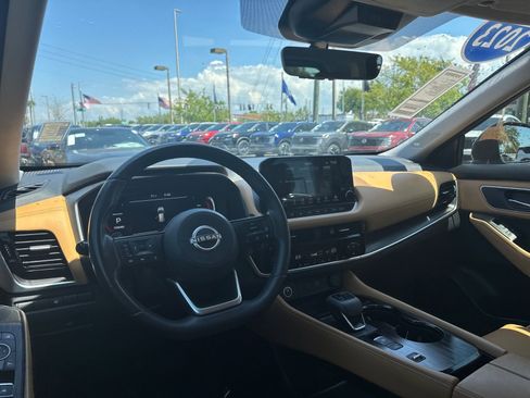 Certified 2023 Nissan Rogue Platinum FWD image 10