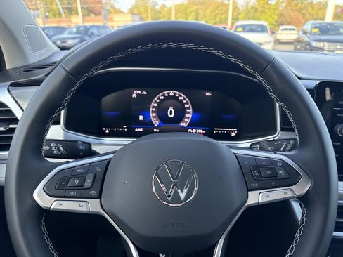 New 2025 Volkswagen Taos SE image 11