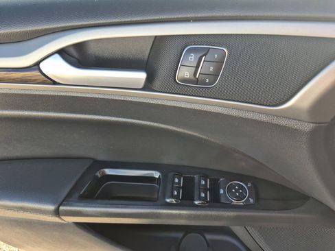 Used 2016 Ford Fusion SE w/ Equipment Group 202A image 8